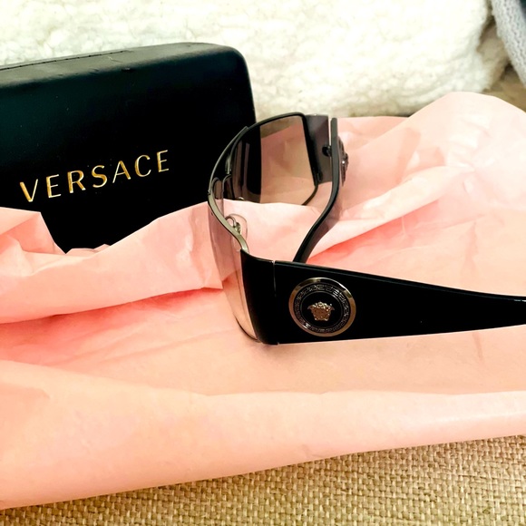 Mens Versace Grey Lenses. Silver hardware. - Picture 2 of 9